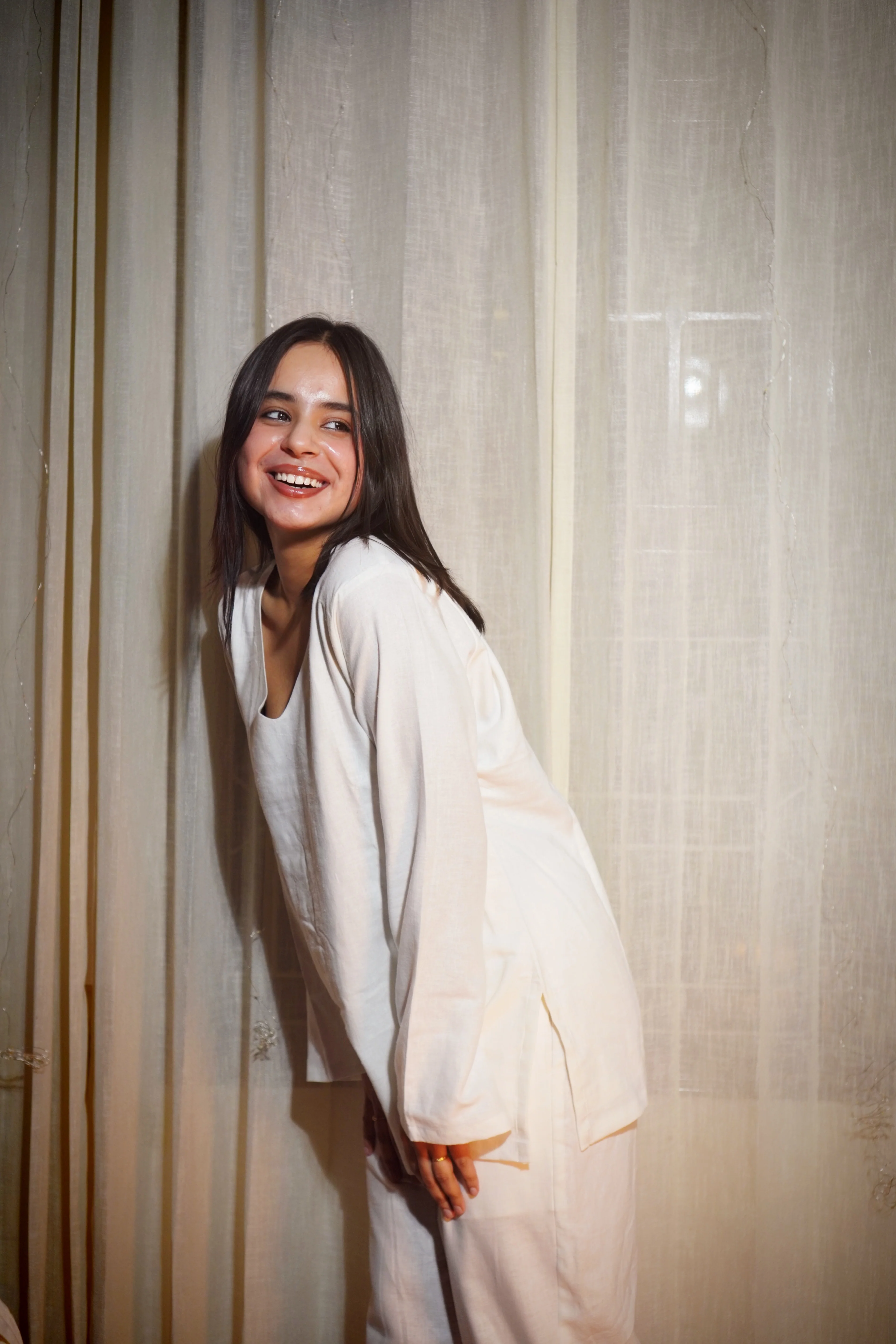 ABIRA OVERSIZE LINEN KURTA - Image 4