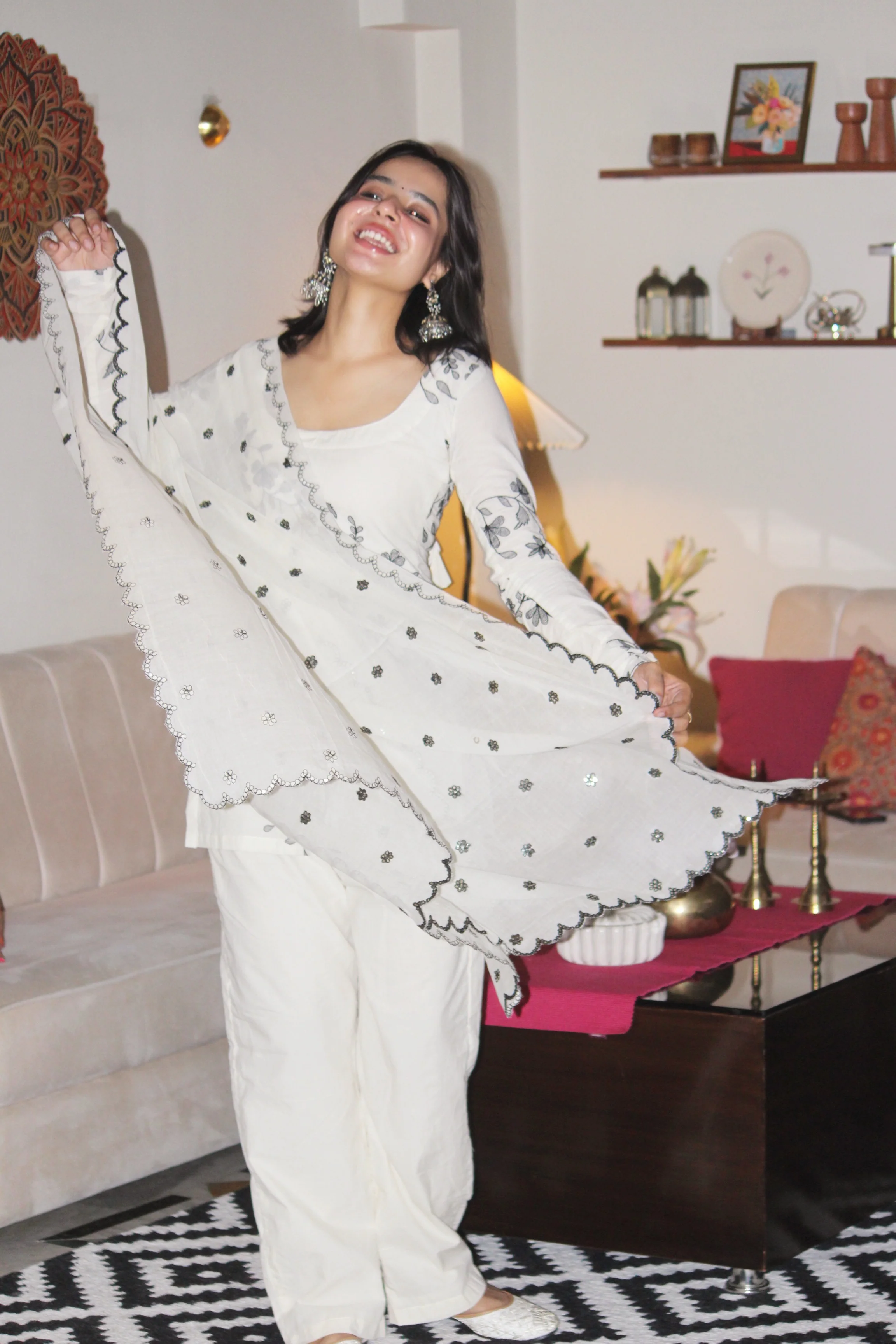 Alisha Kurti Pant Dupatta Set - Image 2