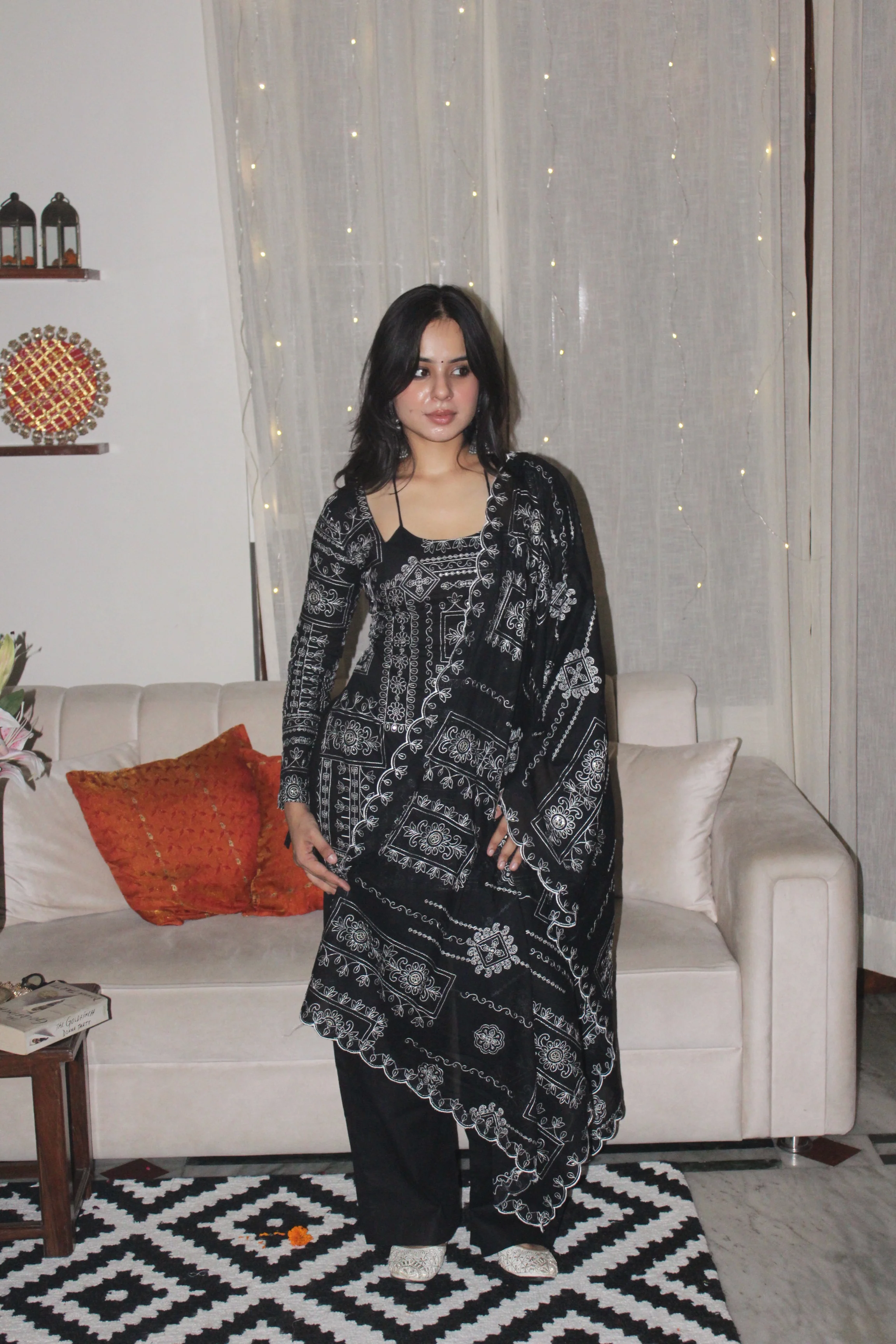 Ashnoor Kurti Pant Dupatta Set - Image 3