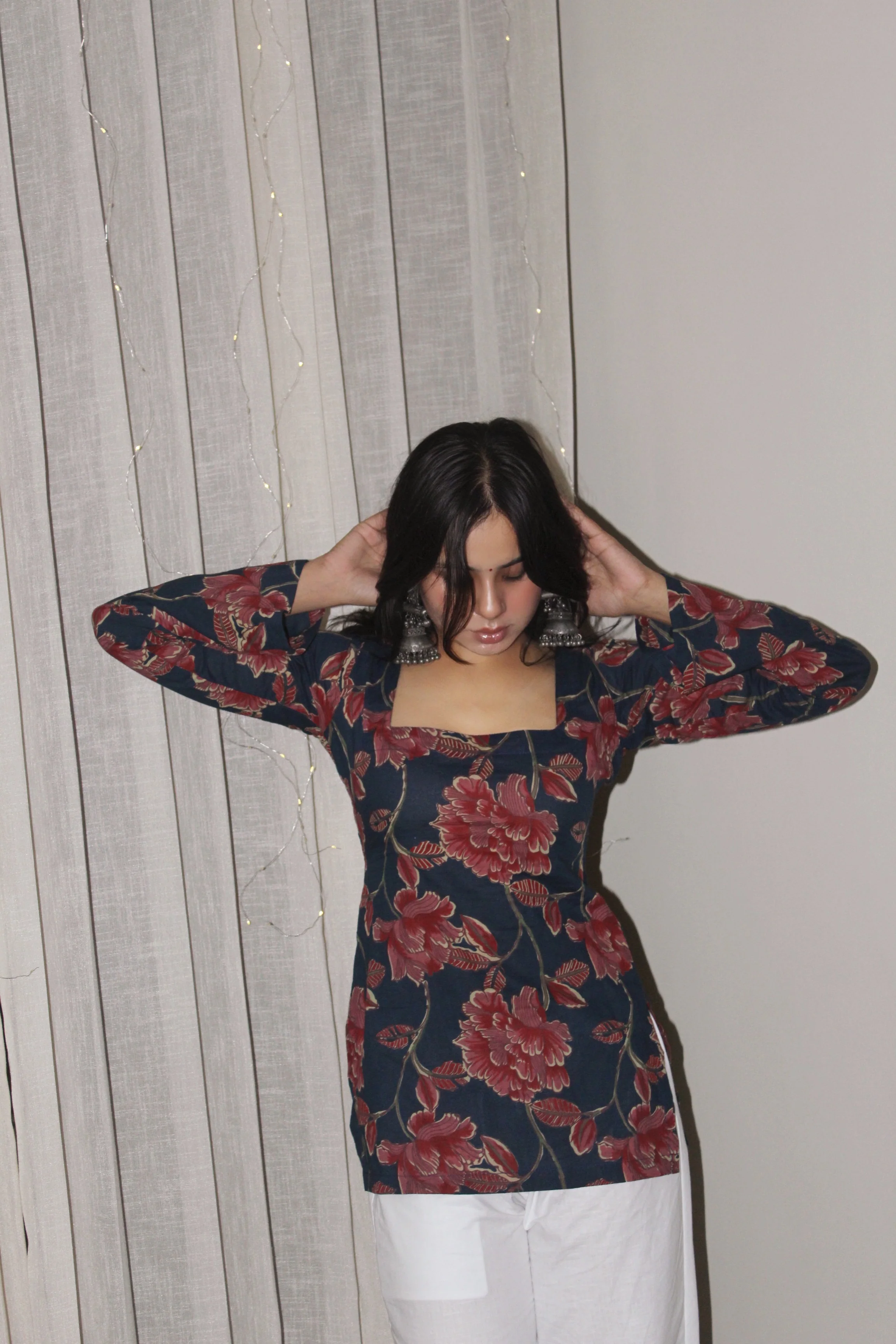 KAASHNI DEEP BACK KURTI - Image 3